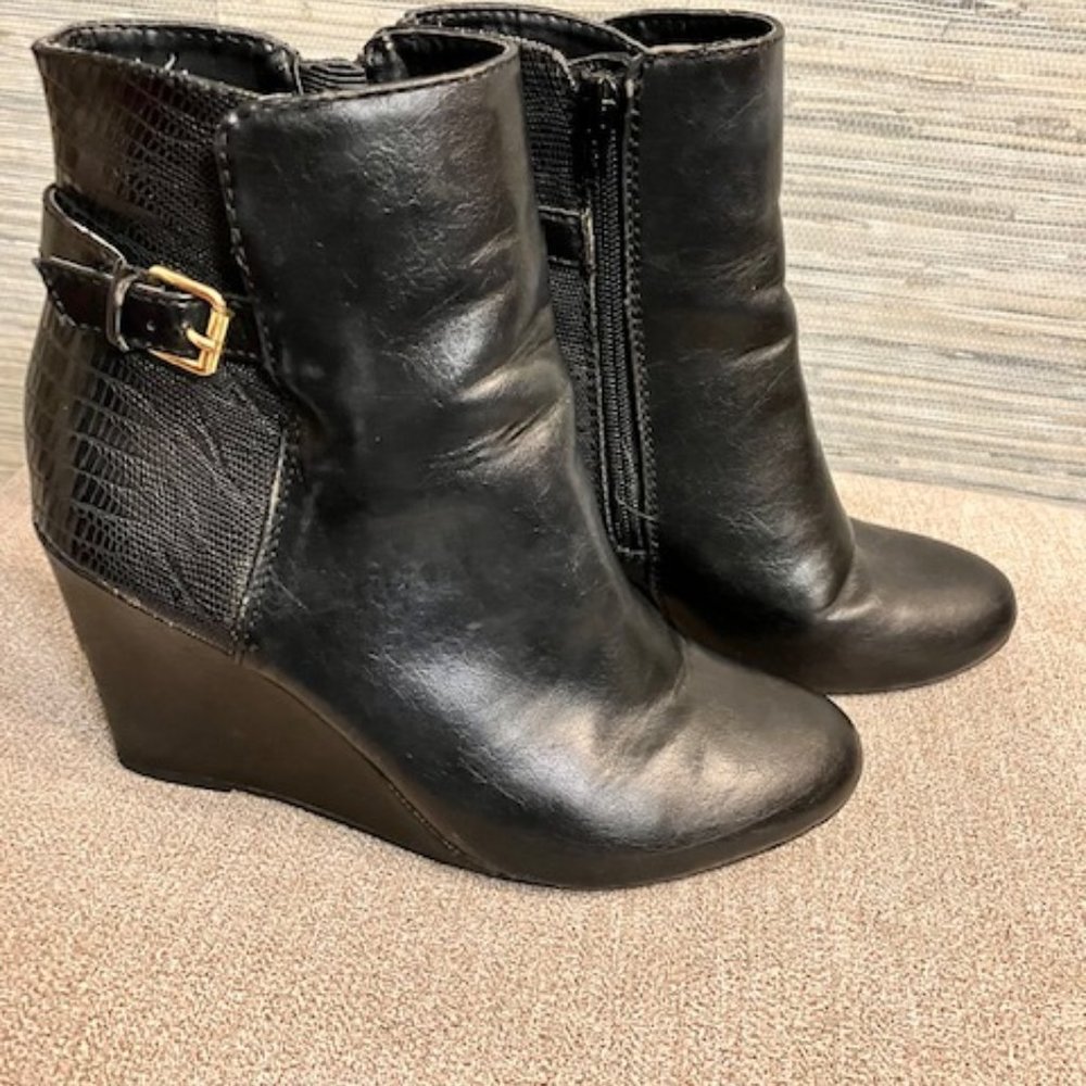NEW DIRECTIONS - Black Wedge Zippered Short Booties - Size 7.5 Med.